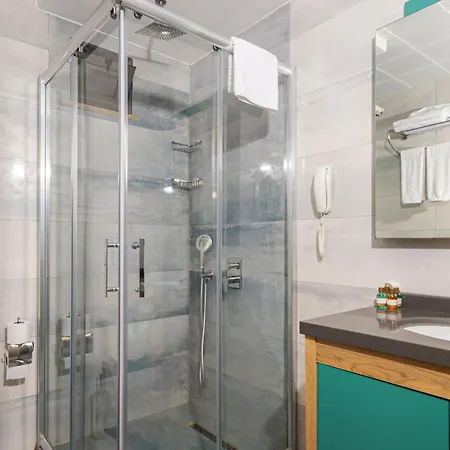 Peramis & Otel 3*